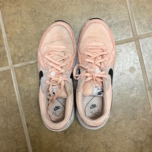 Nike Air Womens Tennis Shoe